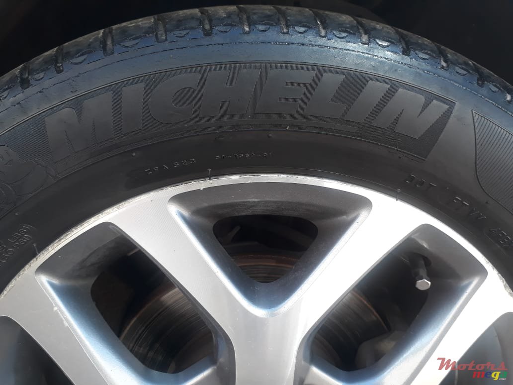 2010' Honda City photo #7