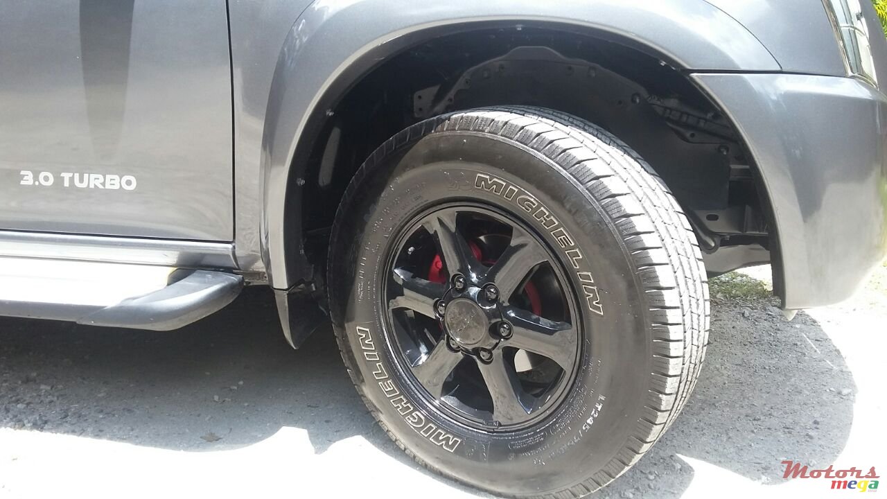 2009' Isuzu D-Max 4x4 3.0 photo #5