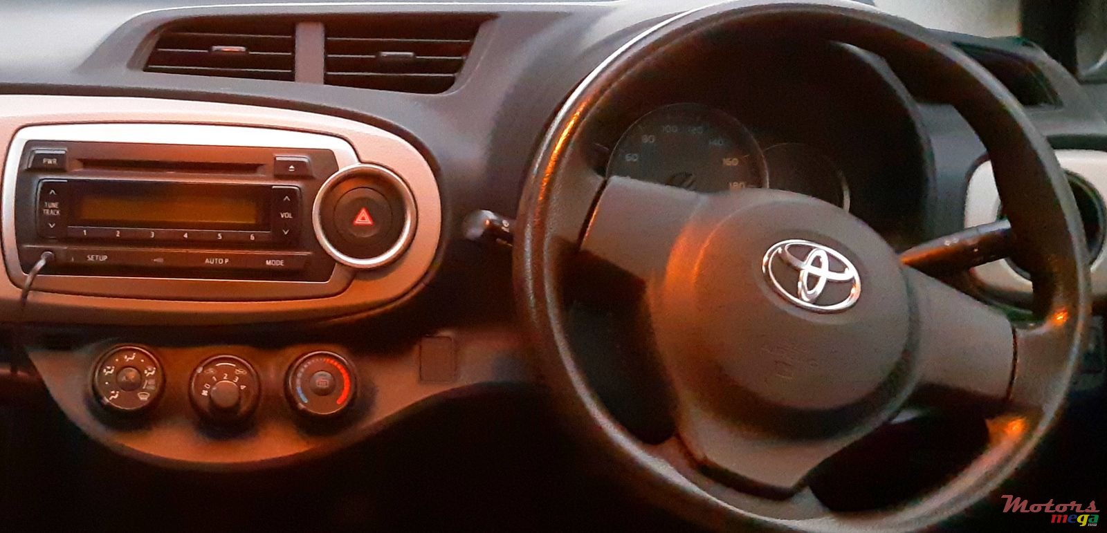 2013' Toyota Vitz photo #3