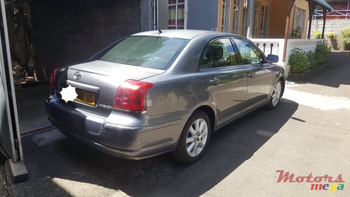 2005' Toyota Avensis photo #4