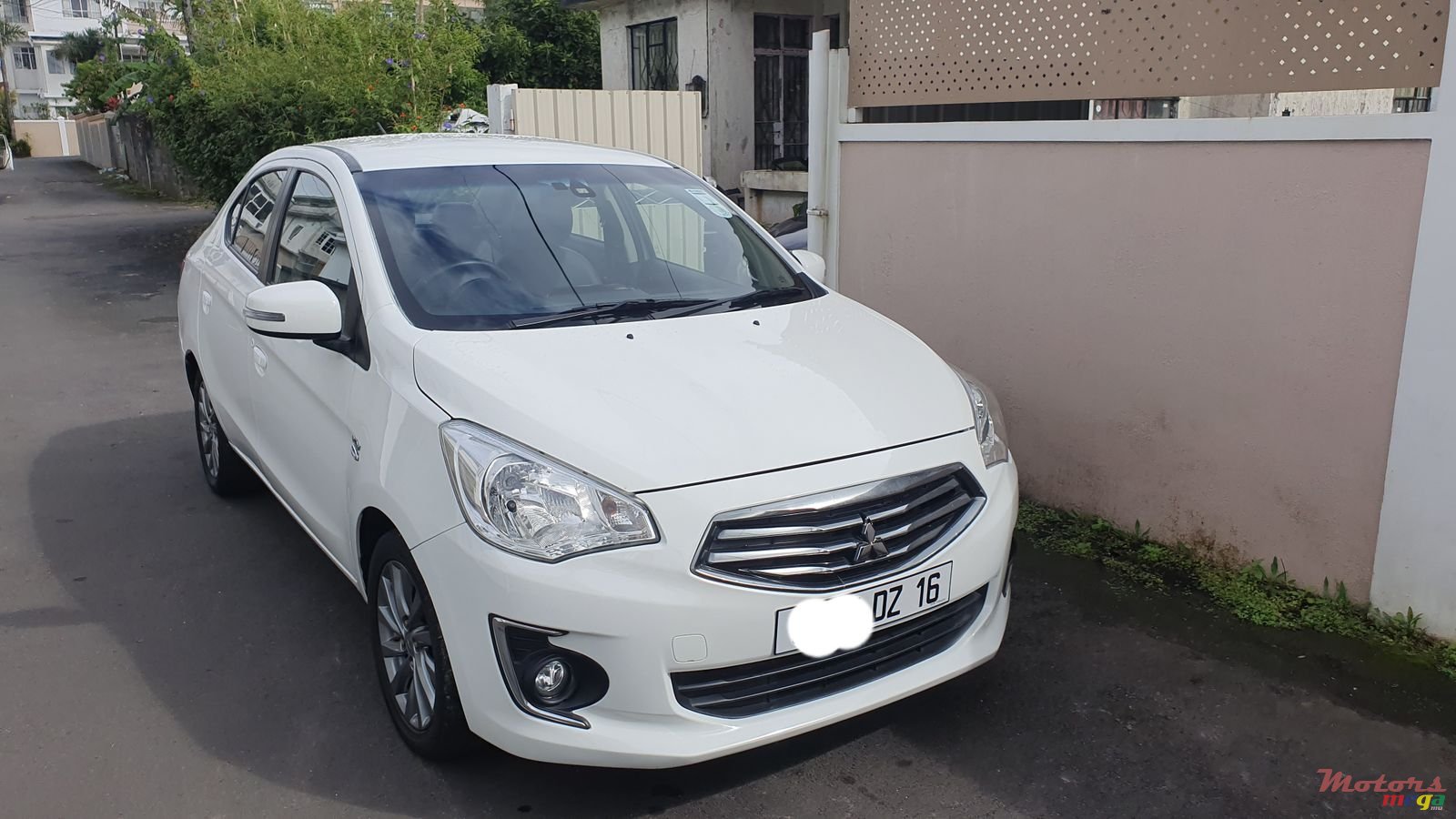 2016' Mitsubishi Attrage photo #1