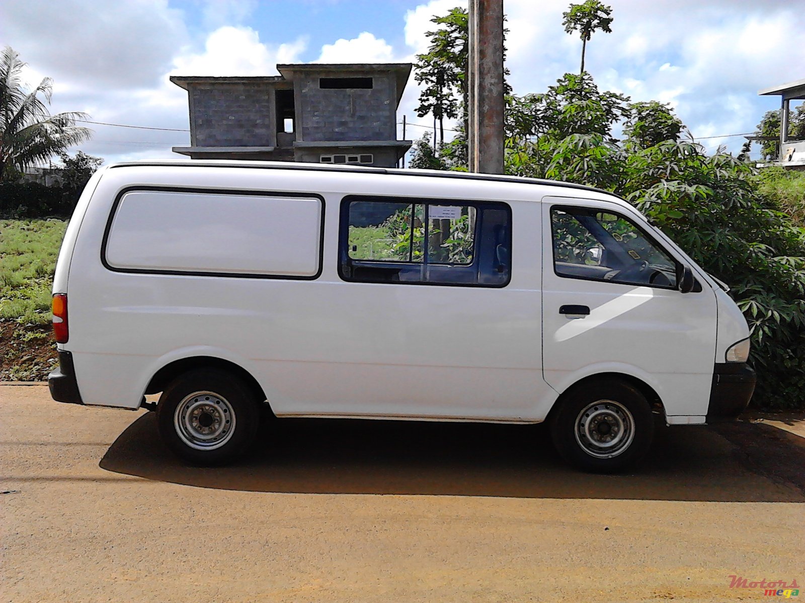 2004' Kia Pregio photo #1