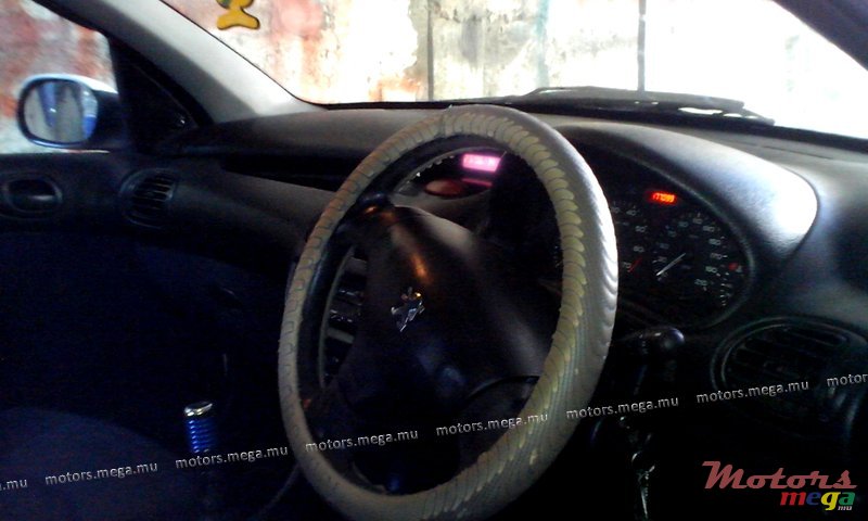 2001' Peugeot photo #4