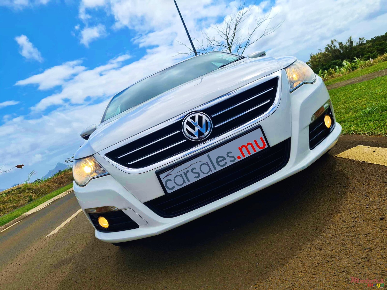 2010' Volkswagen Passat CC photo #1