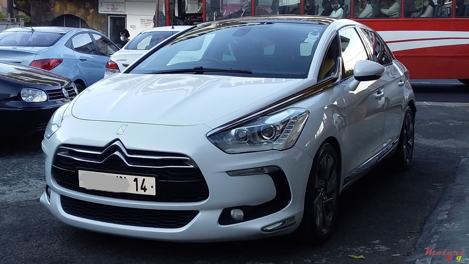 2014' Citroen DS5 photo #1