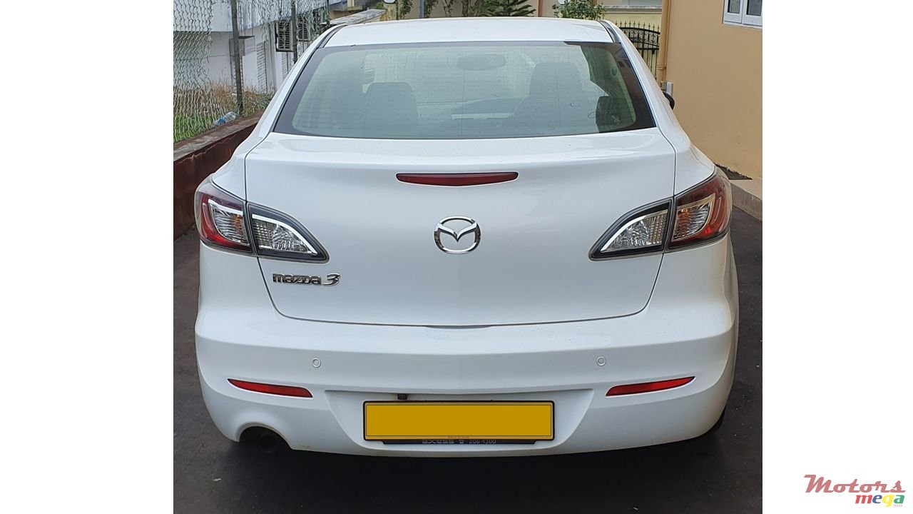 2013' Mazda 3 photo #2