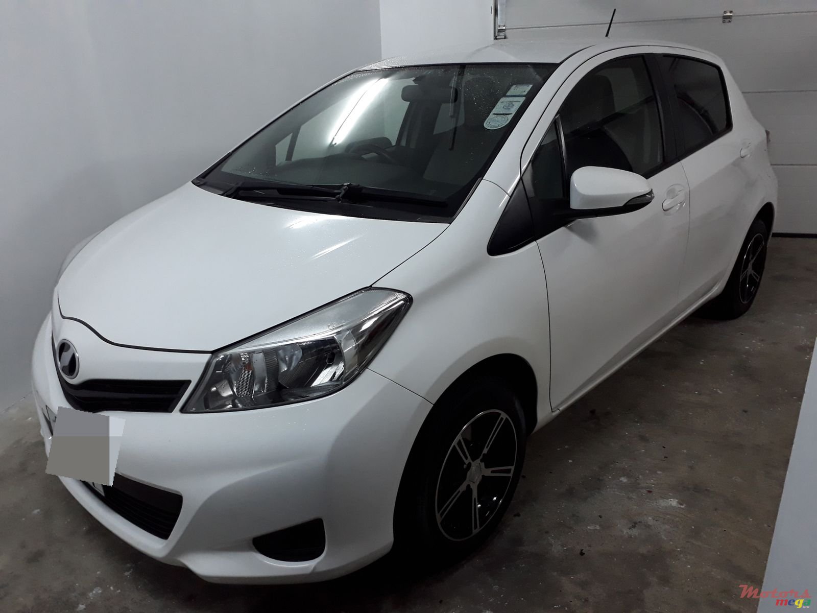 2011' Toyota Vitz 1300cc photo #1