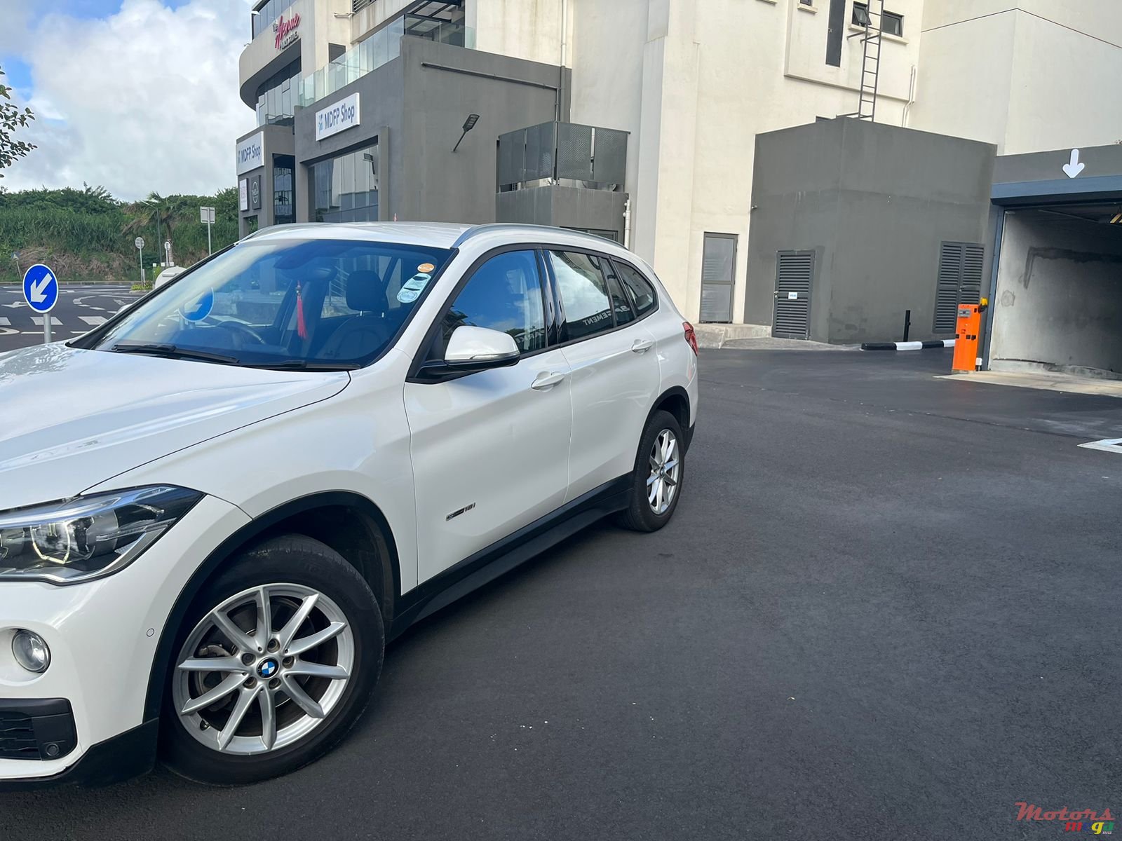 2018' BMW X1 s drive18i photo #3