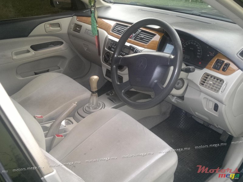 2005' Mitsubishi Lancer photo #1