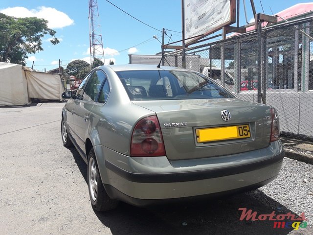 2005' Volkswagen Passat photo #4