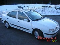 2001' Renault photo #2