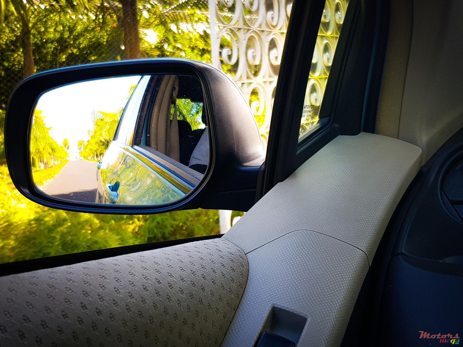 2006' Toyota Vitz photo #6