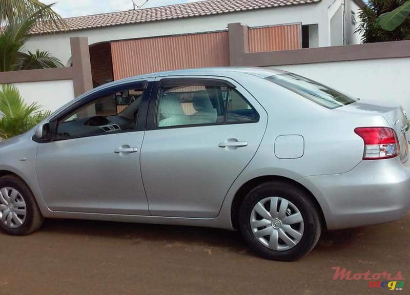 2007' Toyota Belta photo #2