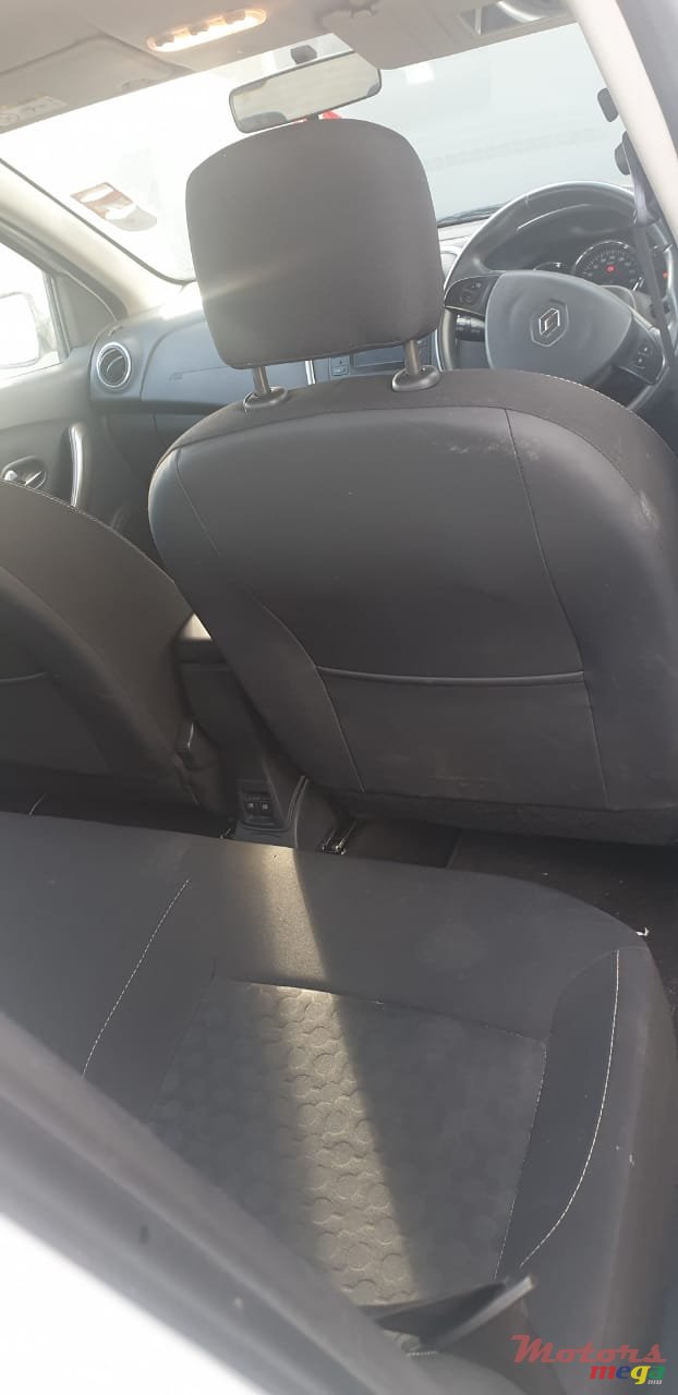 2014' Renault Sandero photo #5
