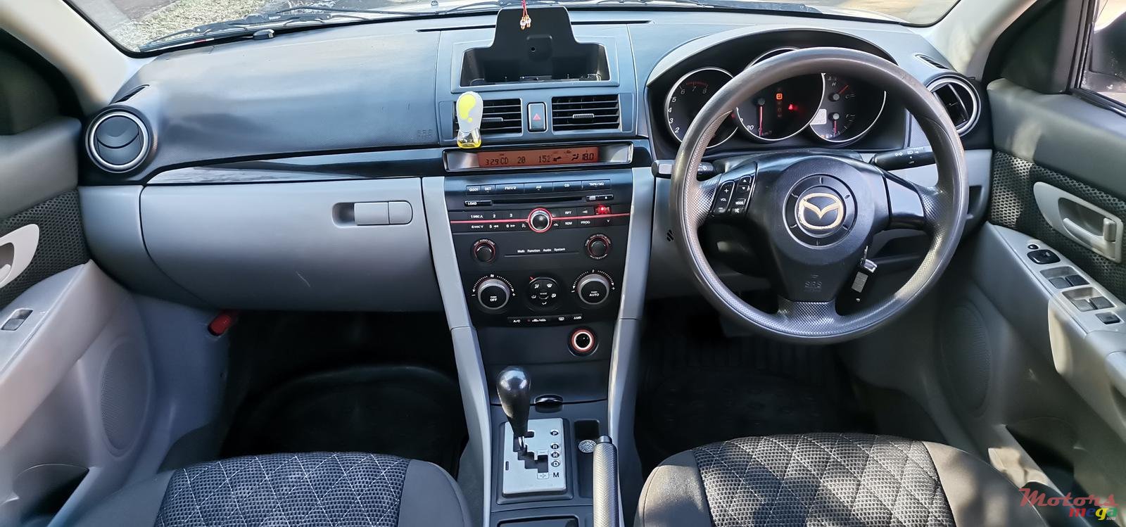 2004' Mazda Axela photo #6