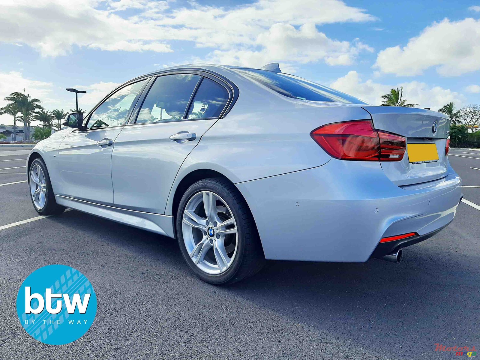 2017' BMW 318 photo #3