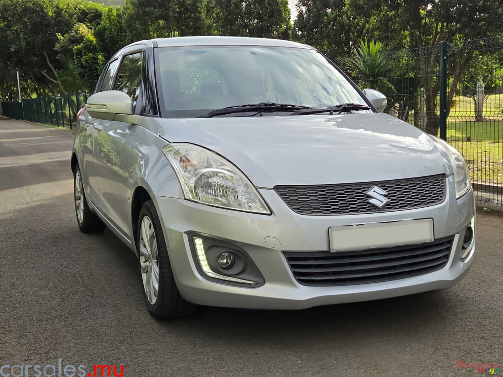 2014' Suzuki Swift 1.2 GLX photo #2