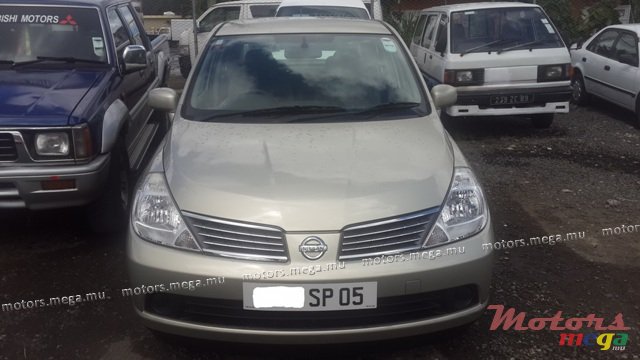 2005' Nissan Tiida photo #1