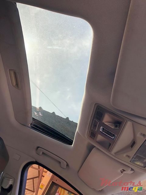 2010' Jaguar XF photo #3