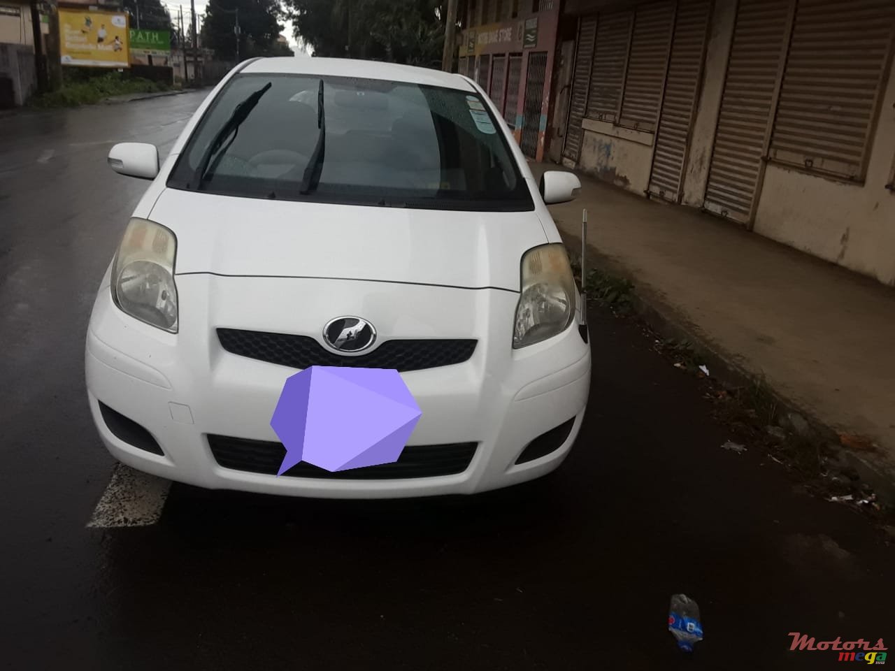 2009' Toyota Vitz photo #1