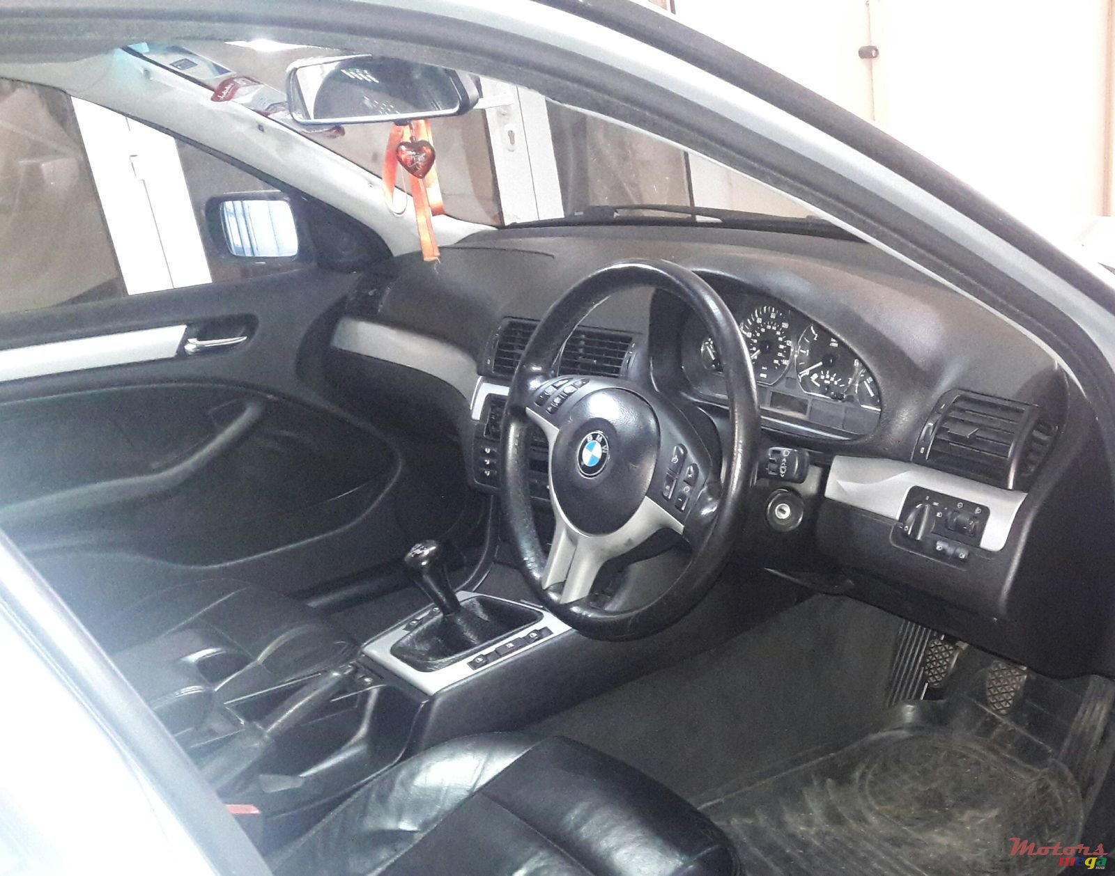 2004' BMW 318 photo #4