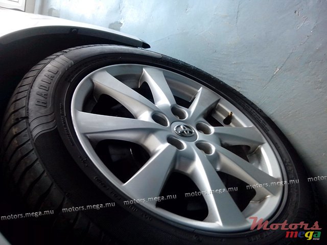 2010' Toyota Avensis photo #4