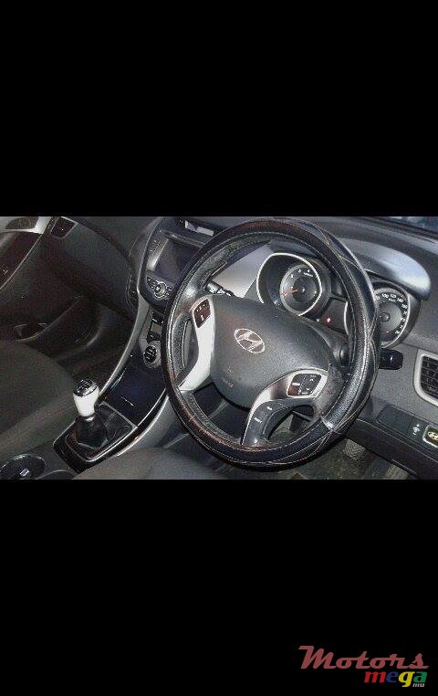 2012' Hyundai Elantra photo #5