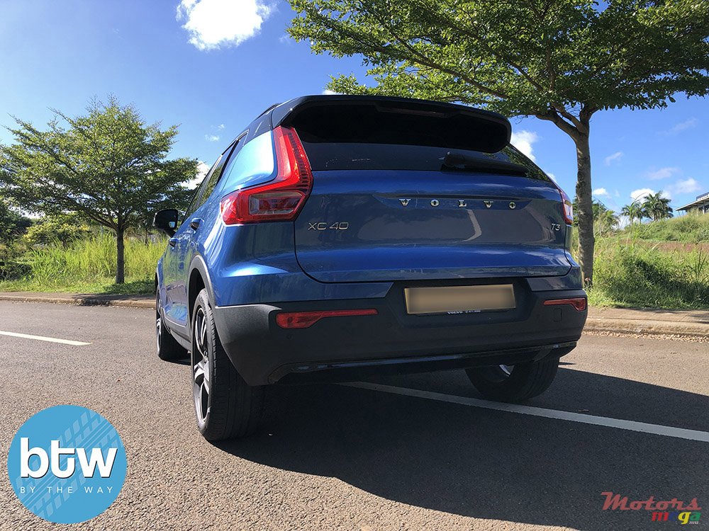 2021' Volvo XC40 photo #3