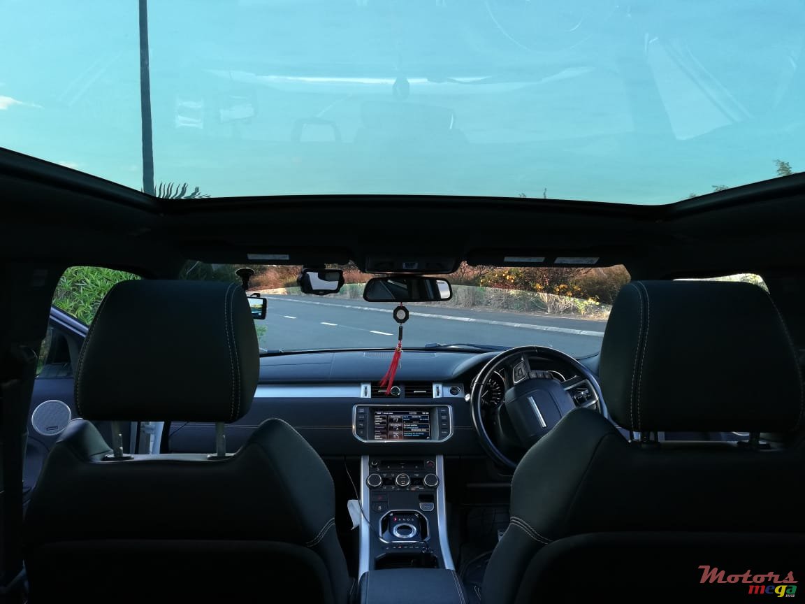 2011' Land Rover Range Rover Evoque photo #5