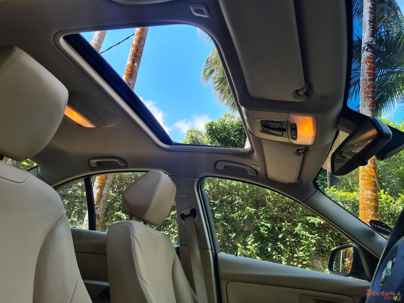 2012' BMW 320 Automatic Sunroof photo #7
