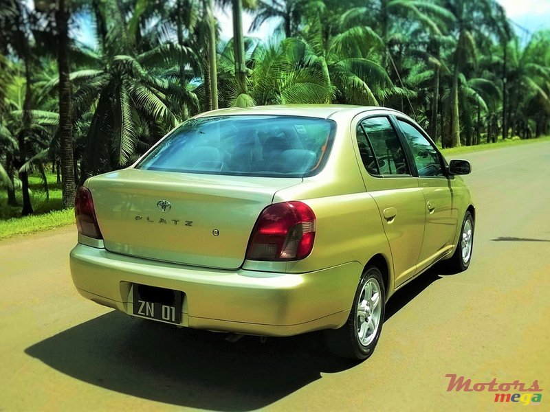 2001' Toyota Platz photo #2