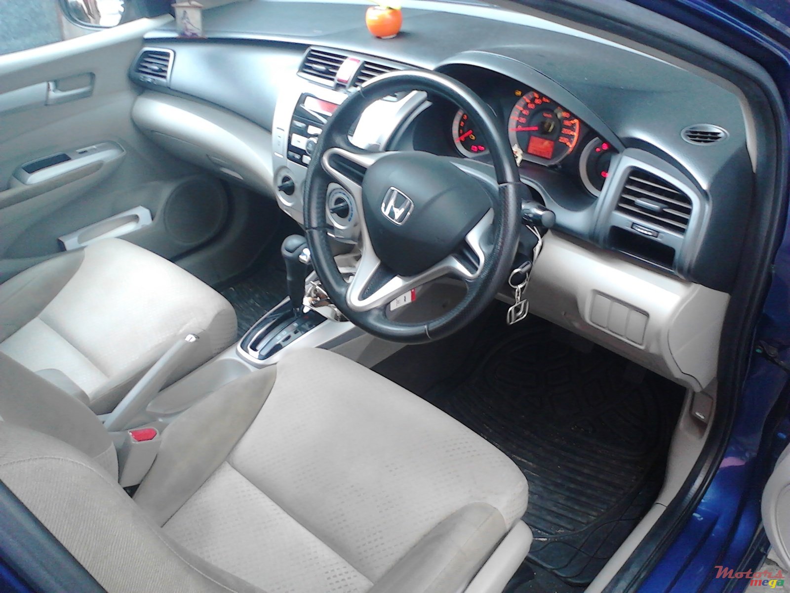 2010' Honda City photo #2