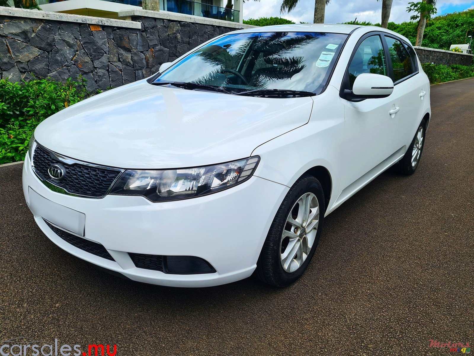 2011' Kia Cerato 1.6 Hatchback photo #3