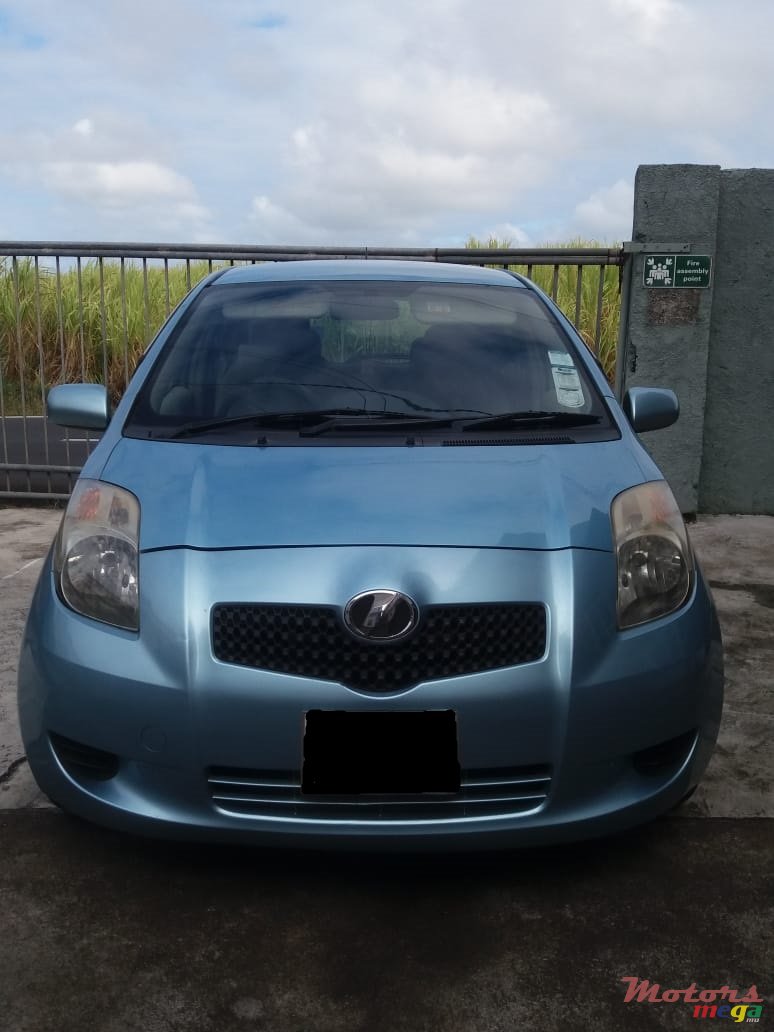 2006' Toyota Vitz photo #5