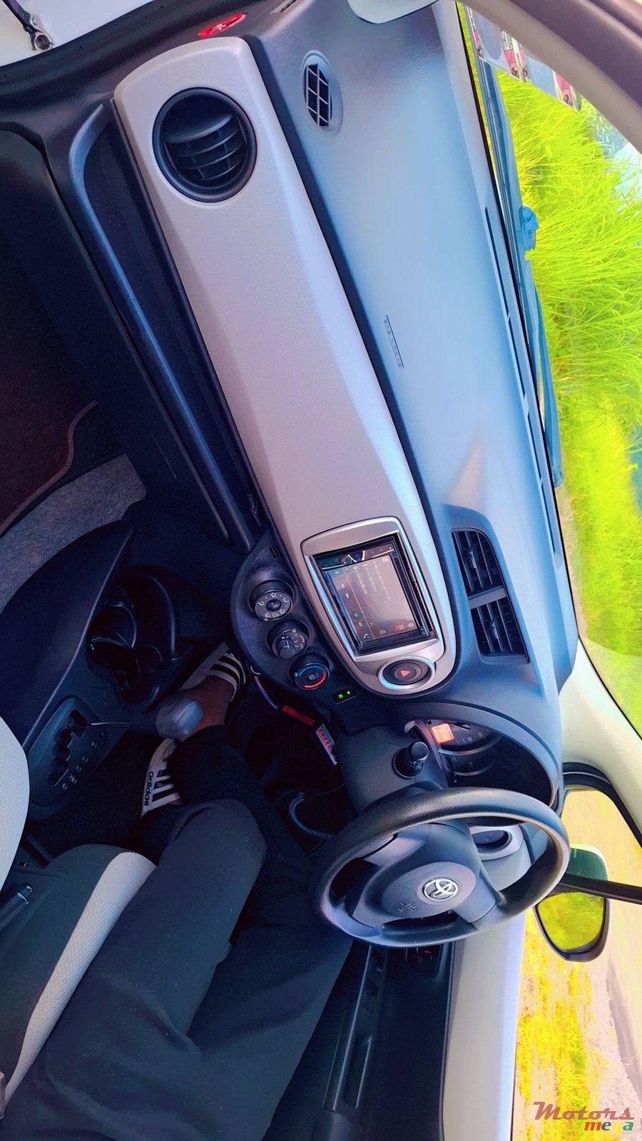 2013' Toyota Vitz photo #6