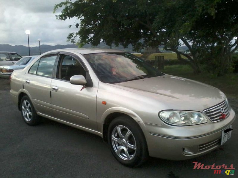 2004' Nissan Sunny photo #1