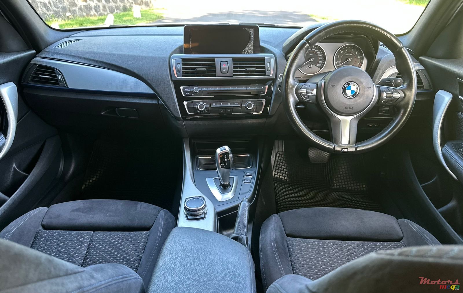 2015' BMW 118 photo #7