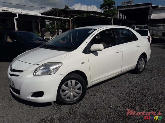 2007' Toyota Belta photo #1