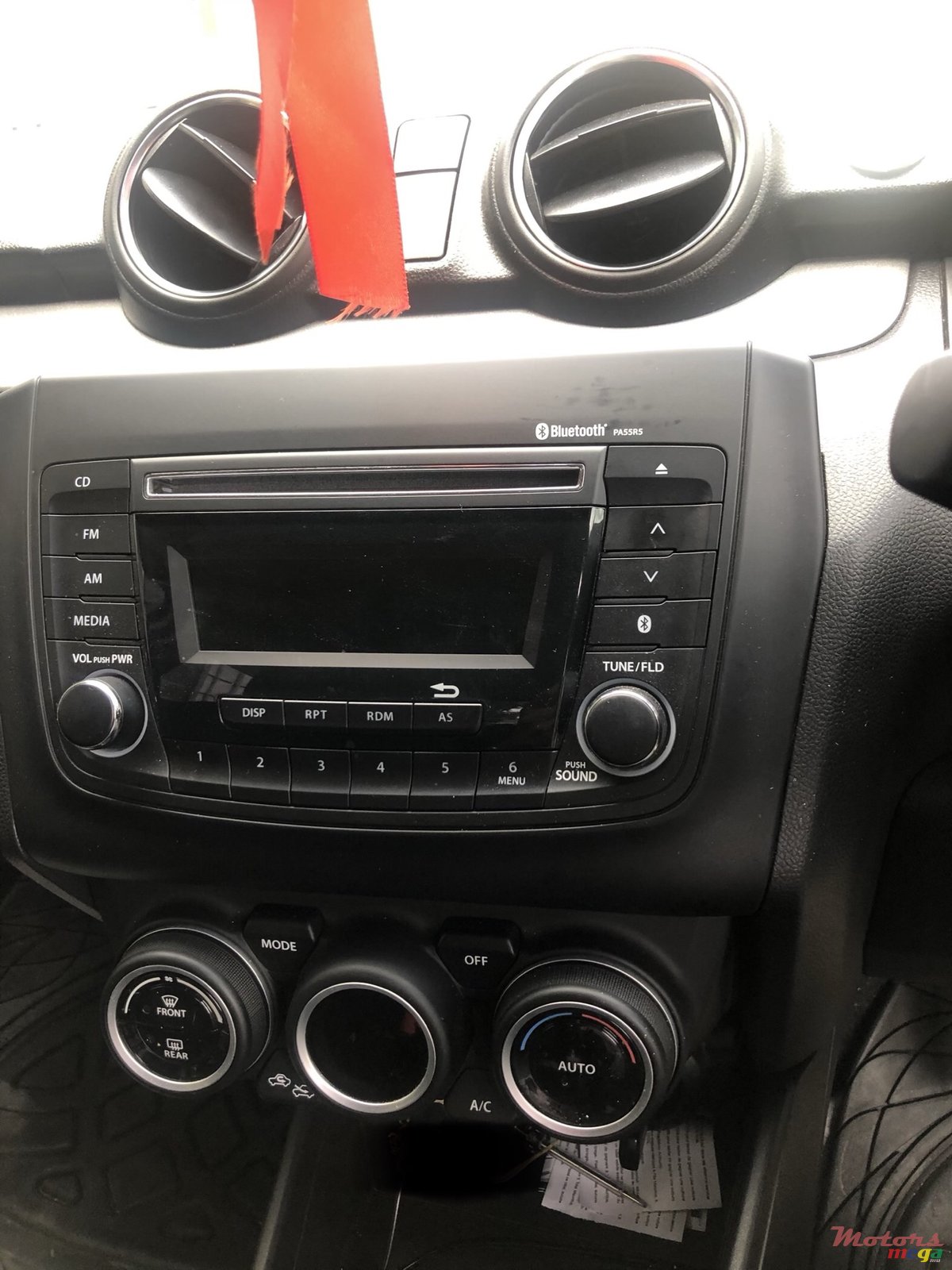 2019' Suzuki Swift photo #2