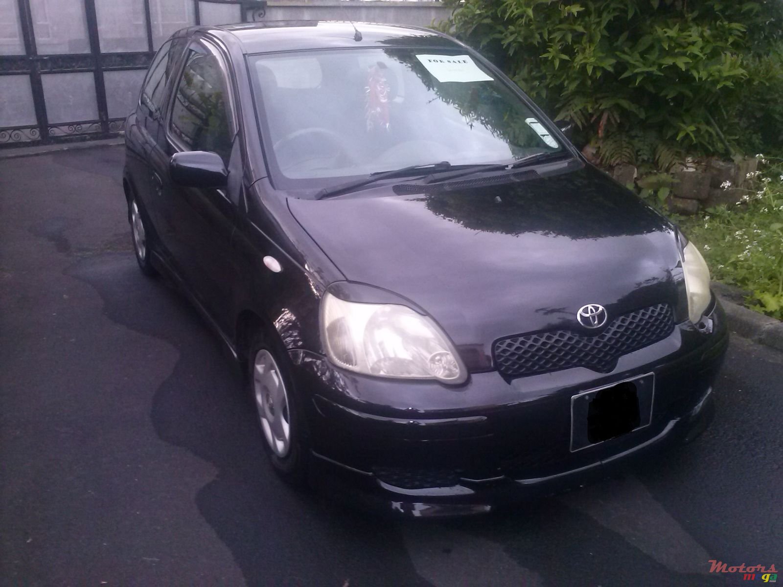 2002' Toyota Vitz photo #1