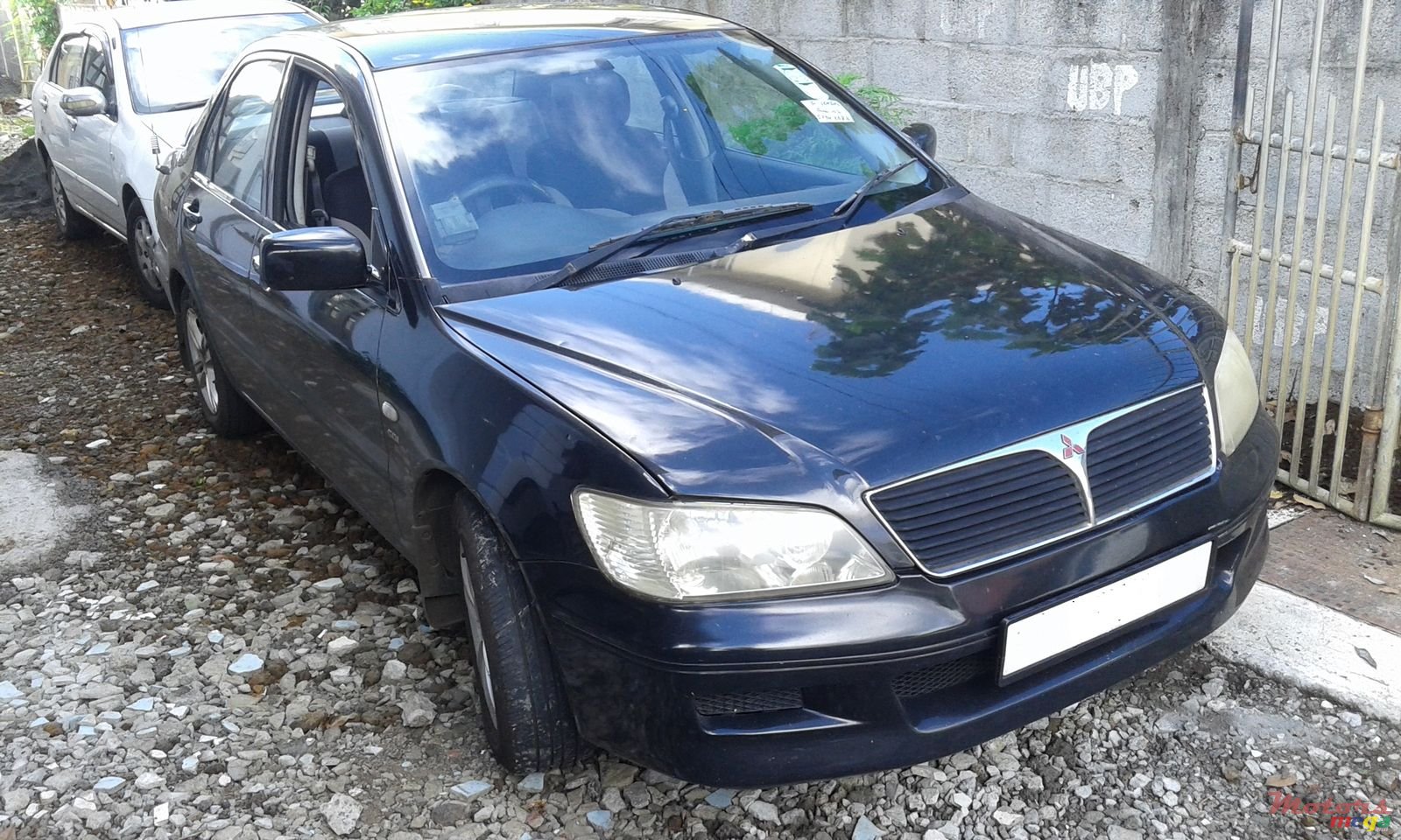 2002' Mitsubishi Lancer photo #2