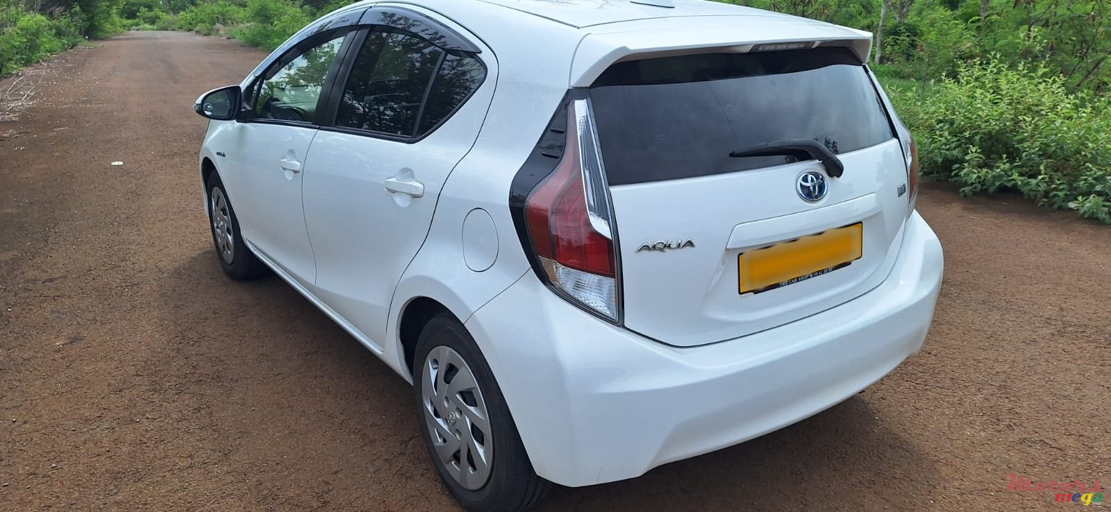 2015' Toyota Aqua photo #2