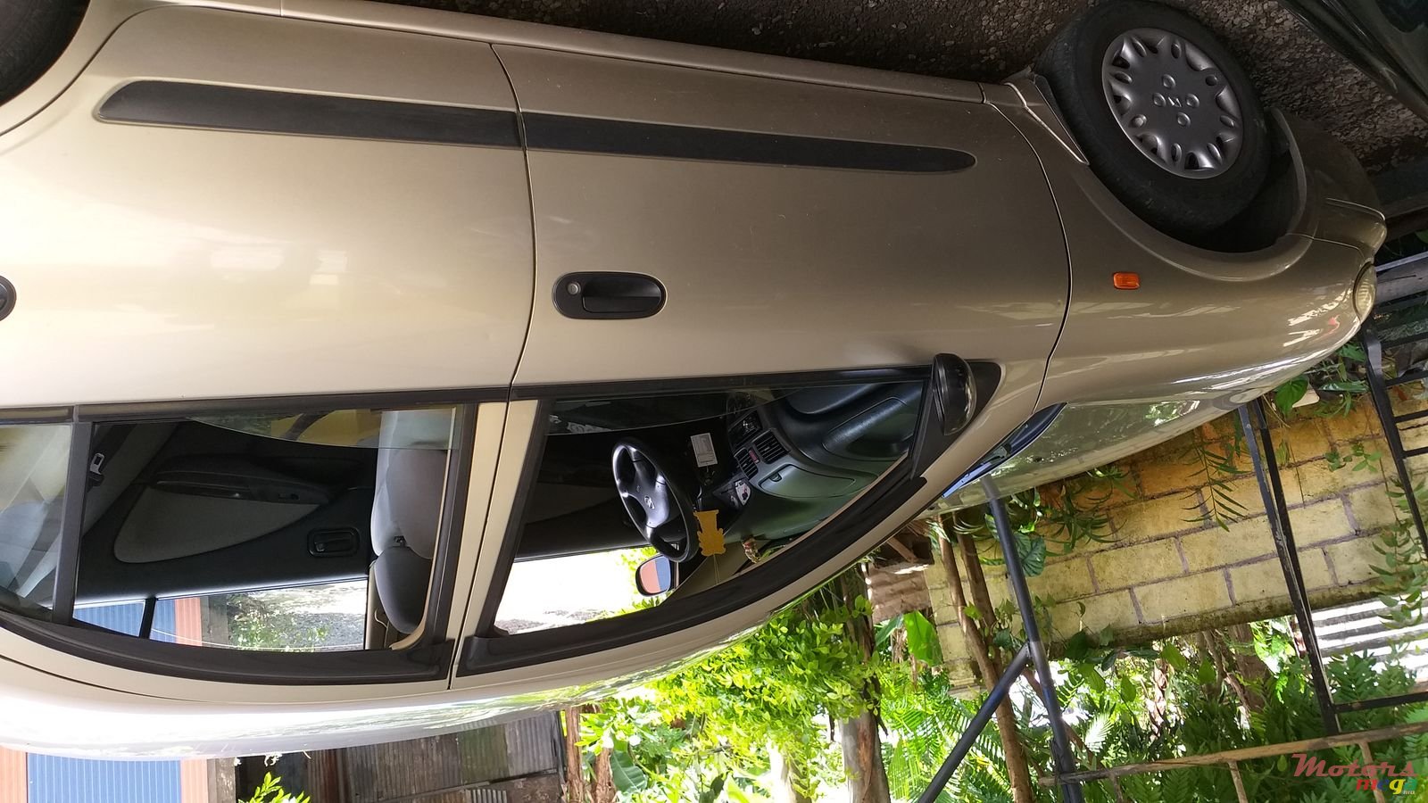 2009' Nissan photo #2