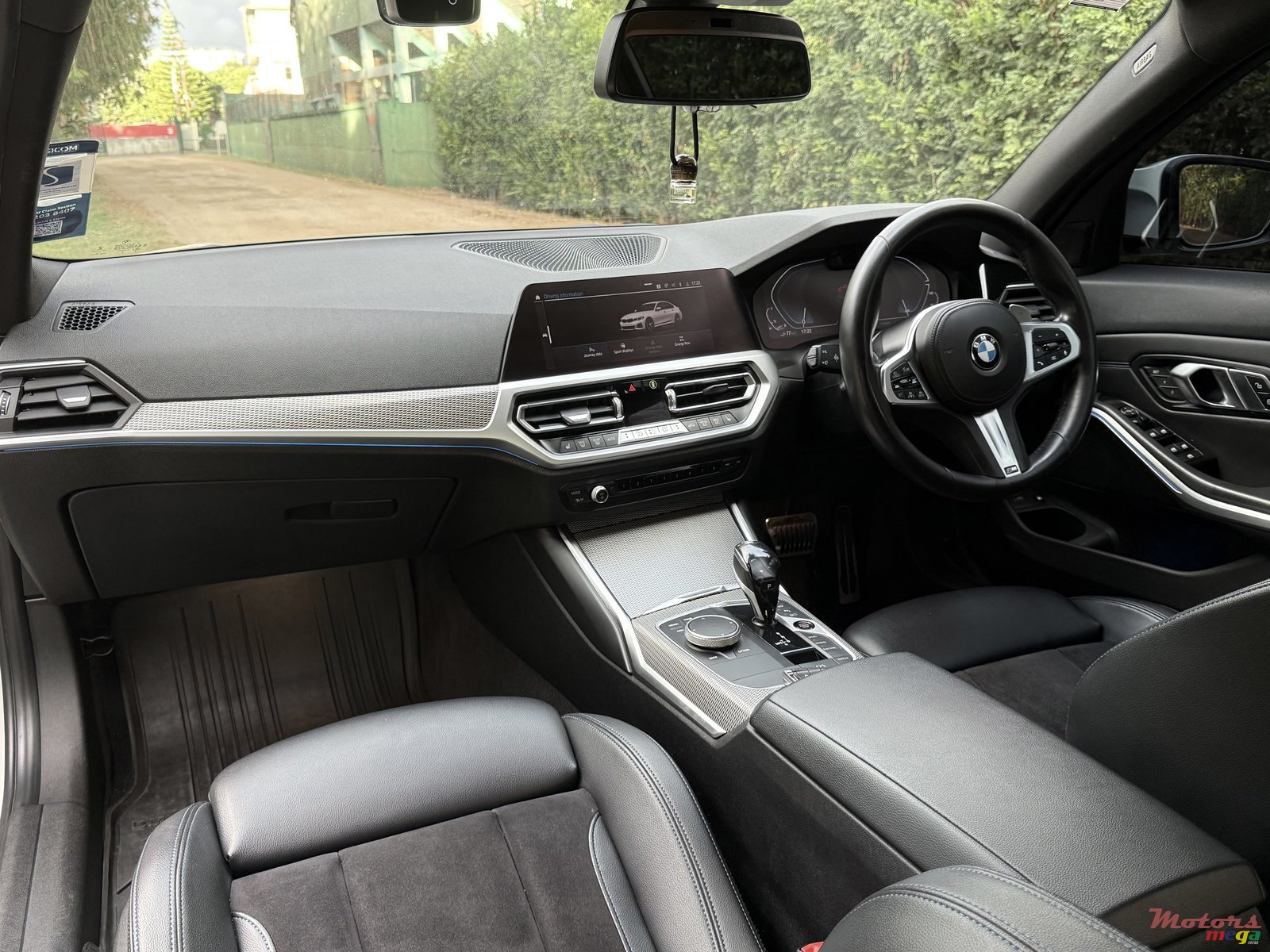 2019' BMW 330 photo #7
