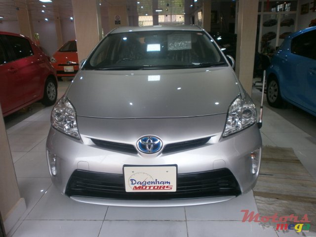 2013' Toyota Prius Plug-in Hybrid photo #1