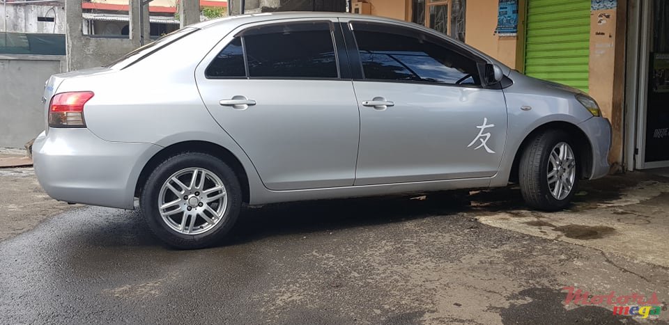 2006' Toyota Belta photo #4