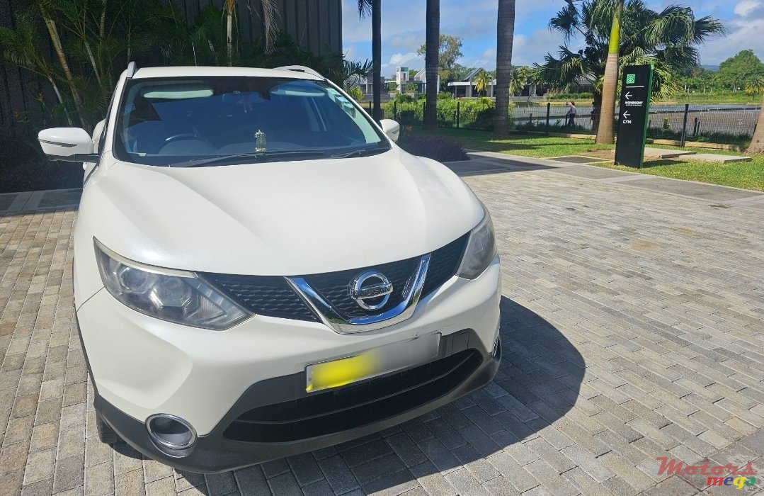 2015' Nissan Qashqai Acenta photo #1