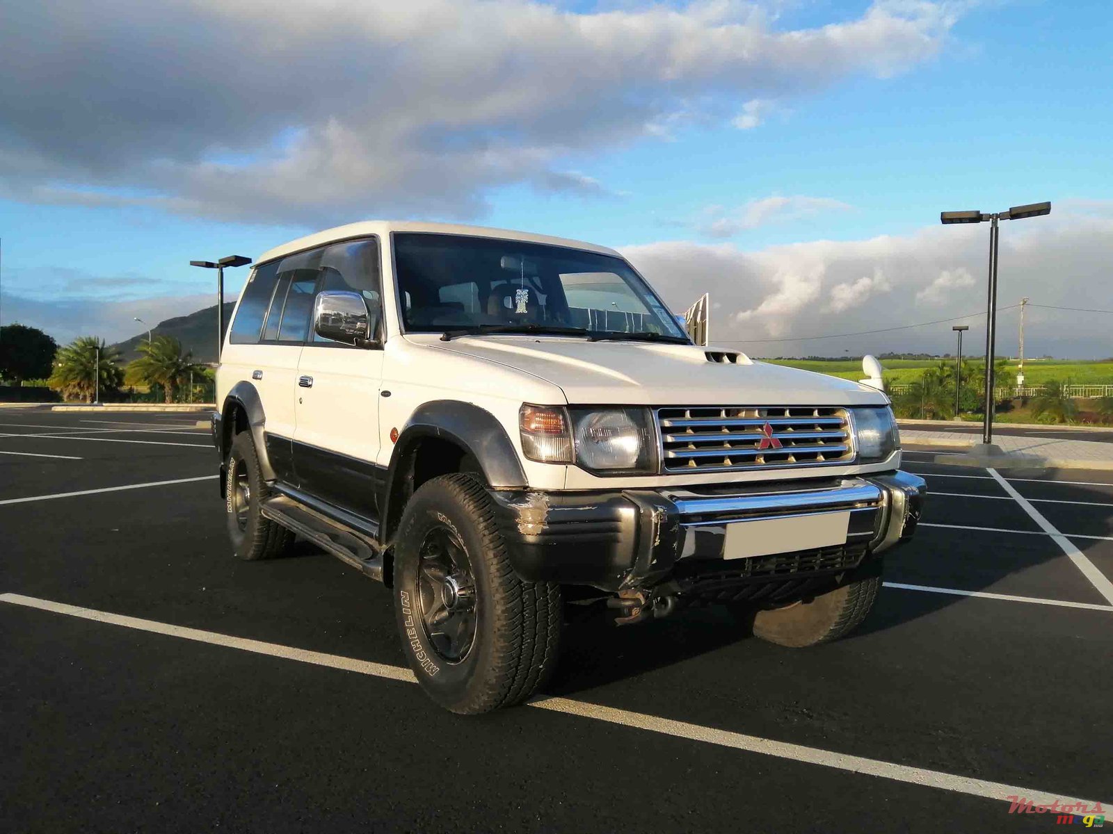 1996' Mitsubishi Pajero photo #1