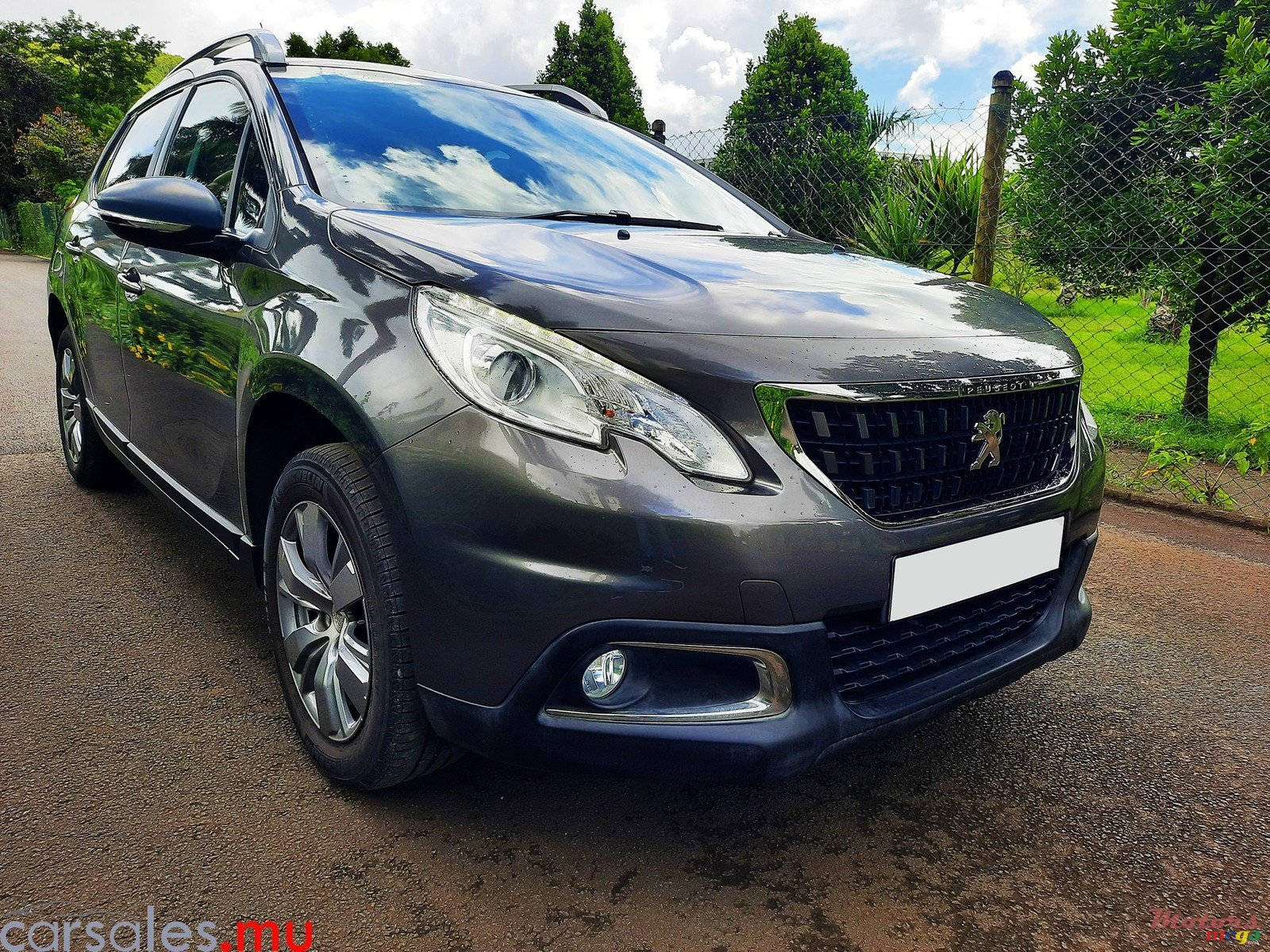 2017' Peugeot 2008 1.2 Puretech photo #2