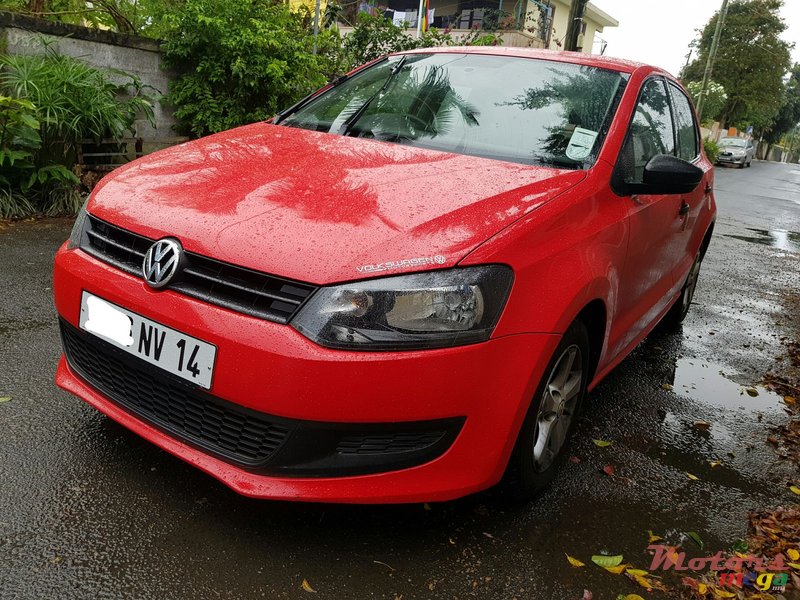 2014' Volkswagen Polo photo #2